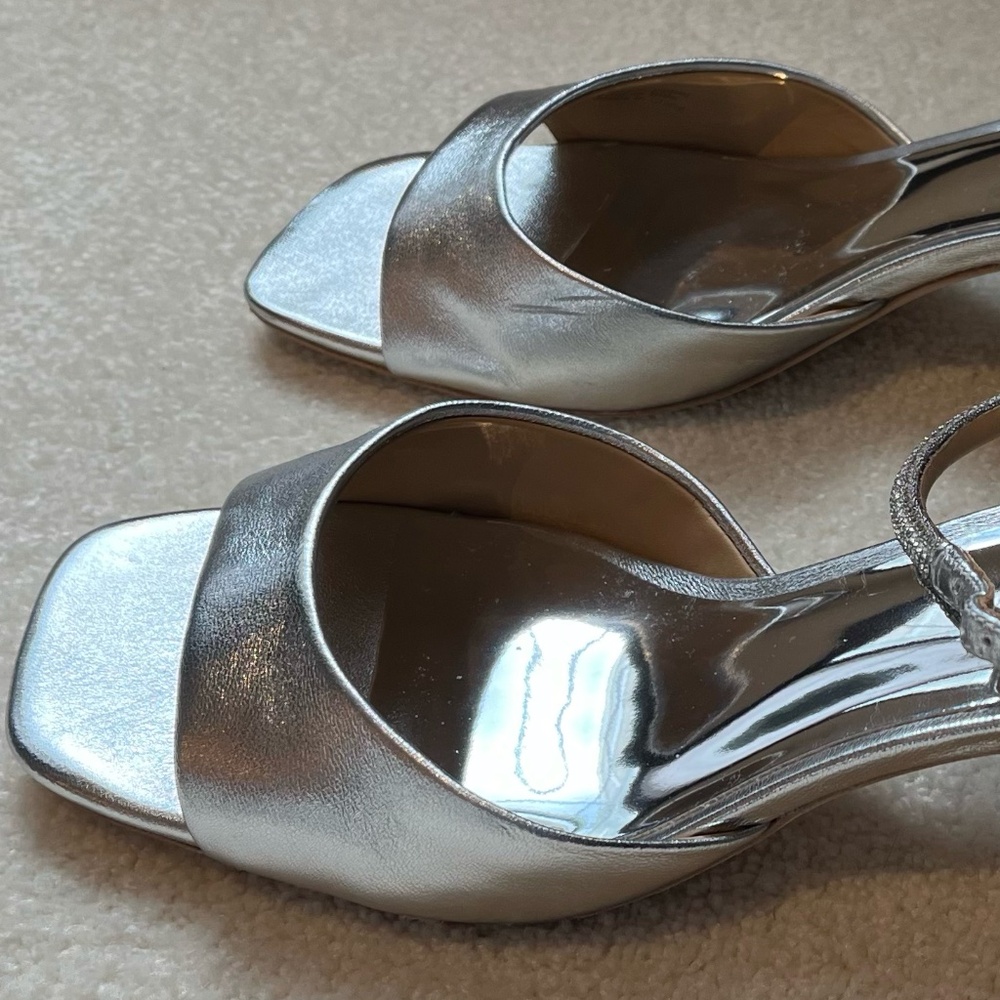 Badgley Mischka Silver Infinity II Leather Block Heel Sandals - Size 8-1/2M - Picture 6 of 16